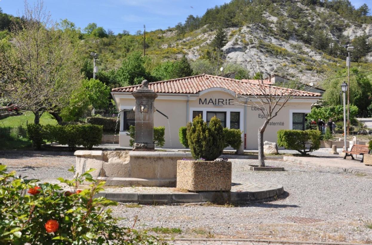 Auberge De Barret Sur Meouge Exterior photo